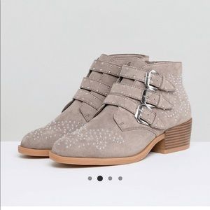 Boohoo tan studded buckle ankle boots size 7